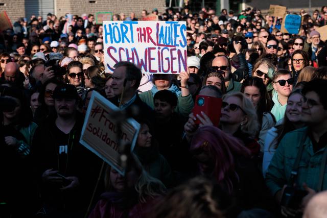 22 March 2026, Berlin: A sign reading 'Do you hear the loud silence?' is seen during a demonstration against sexualized digital violence in front of the Brandenburg Gate. Photo: Carsten Koall/dpa