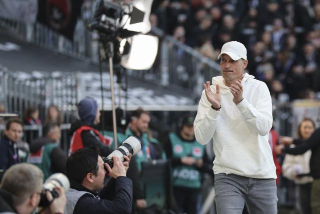 22 March 2026, Hamburg: FC St. Pauli's coach Alexander Blessin reacts ahead of the German Bundesliga soccer match between FC St. Pauli and SC Freiburg at the Millerntor Stadium. Photo: Christian Charisius/dpa - WICHTIGER HINWEIS: Gemäß den Vorgaben der DFL Deutsche Fußball Liga bzw. des DFB Deutscher Fußball-Bund ist es untersagt, in dem Stadion und/oder vom Spiel angefertigte Fotoaufnahmen in Form von Sequenzbildern und/oder videoähnlichen Fotostrecken zu verwerten bzw. verwerten zu lassen.