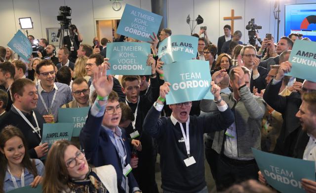 22 March 2026, Rhineland-Palatinate, Mainz: Christian Democratic Union (CDU) supporters react to projections for the state election results in Rhineland-Palatinate. A new state parliament was elected in the state on Sunday. Photo: Hannes Albert/dpa