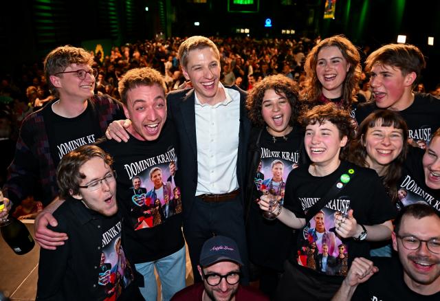 22 March 2026, Bavaria, Munich: Dominik Krause (C), Alliance 90/The Greens, Deputy Mayor of Munich, stands on stage with election staff at the Greens' election party following the runoff election for mayor of the Bavarian capital. Photo: Sven Hoppe/dpa