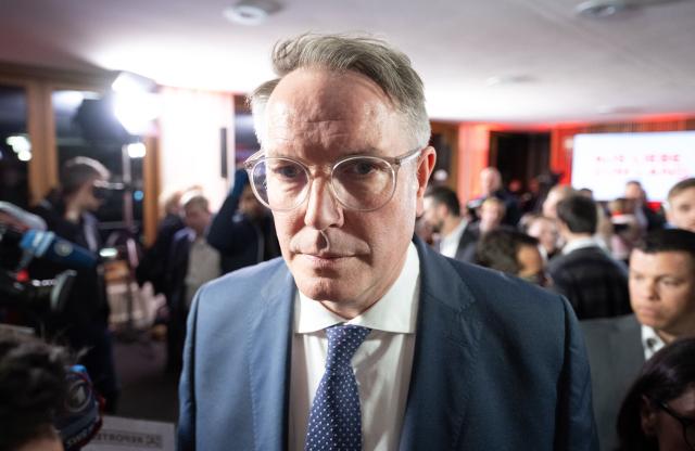 22 March 2026, Rhineland-Palatinate, Mainz: Minister President of Rhineland-Palatinate Alexander Schweitzer enters the Social Democratic Party (SPD) parliamentary group's meeting room in the state parliament. A new state parliament was elected in Rhineland-Palatinate on Sunday. Photo: Boris Roessler/dpa