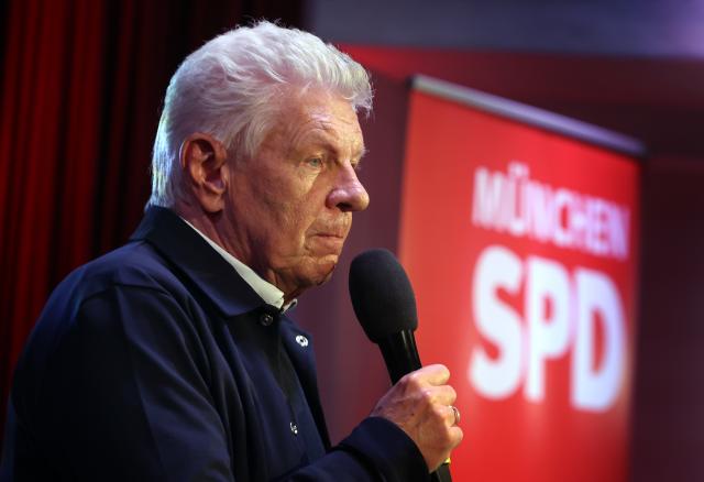 22 March 2026, Bavaria, Munich: Dieter Reiter, Mayor of Munich, stands on stage at the SPD's election party for the mayoral runoff. Munich's SPD Mayor Dieter Reiter has conceded defeat to Green Party candidate D. Krause in the race for City Hall. Photo: Karl-Josef Hildenbrand/dpa