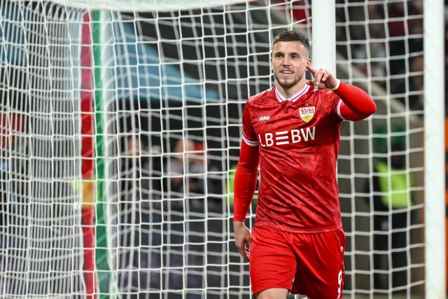 22 March 2026, Bavaria, Augsburg: Stuttgart's Ermedin Demirovic celebrates after scoring his side's fifth goal of the game during the German Bundesliga match between FC Augsburg and VfB Stuttgart at the Millerntor Stadium. Photo: Harry Langer/dpa - WICHTIGER HINWEIS: Gemäß den Vorgaben der DFL Deutsche Fußball Liga bzw. des DFB Deutscher Fußball-Bund ist es untersagt, in dem Stadion und/oder vom Spiel angefertigte Fotoaufnahmen in Form von Sequenzbildern und/oder videoähnlichen Fotostrecken zu verwerten bzw. verwerten zu lassen.