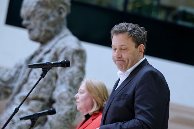 23 March 2026, Berlin: Baerbel Bas, German Minister of Labor and Social Affairs and Social Democratic Party (SPD) Party Chairwoman, and Lars Klingbeil, German Minister of Finance, Vice Chancellor and SPD Federal Chairman, give a press statement after their party's committee meetings in the Willy Brandt House. The topic was the result of the Rhineland-Palatinate state elections. Photo: Kay Nietfeld/dpa