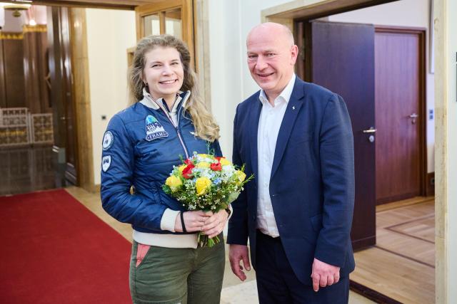 23 March 2026, Berlin: Kai Wegner, Governing Mayor of Berlin, welcomes Rabea Rogge, the first German woman astronaut in space, to the Rotes Rathaus. Photo: Annette Riedl/dpa