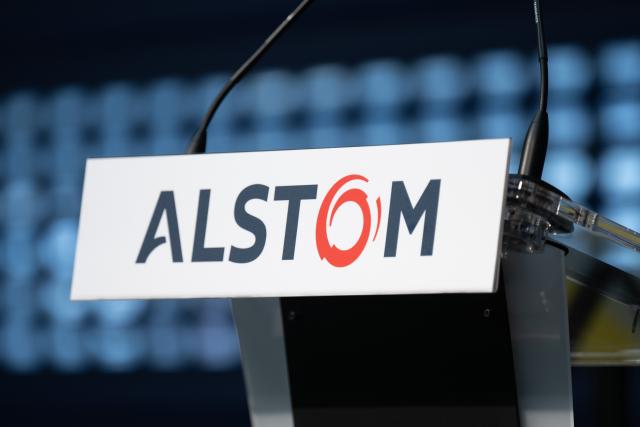 FILED - 28 January 2026, Saxony, Bautzen: The logo of rail vehicle manufacturer Alstom can be seen on a lectern in a production hall. Photo: Sebastian Kahnert/dpa