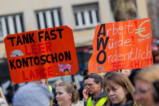 24 March 2026, North Rhine-Westphalia, Cologne: Employees of AWO facilities take part in a warning strike in the city center. Verdi had called for a nationwide day of warning strikes at AWO facilities such as daycare centers and after-school care at elementary school. Photo: Rolf Vennenbernd/dpa