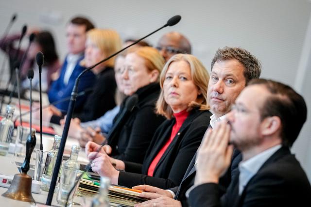 24 March 2026, Berlin: Lars Klingbeil, German Vice Chancellor, Minister of Finance, and Chairman of the Social Democratic Party (SPD), and Baerbel Bas, Minister of Labor and Social Affairs and SPD Party Chairwoman, take part in the meeting of their parliamentary group in the German Parliament (Bundestag). Photo: Kay Nietfeld/dpa