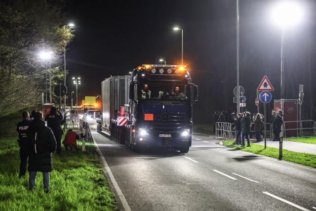 24 March 2026, North Rhine-Westphalia, Jülich: A truck carrying a Castor container leaves the Juelich Research Center as Castor transports are scheduled to travel through North Rhine-Westphalia from Juelich to Ahaus. Photo: Oliver Berg/dpa