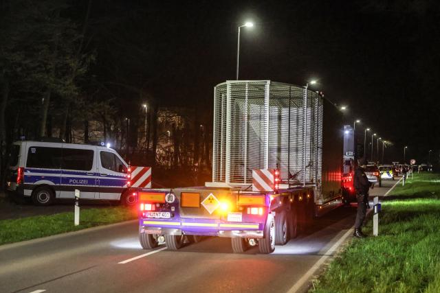 24 March 2026, North Rhine-Westphalia, Jülich: A truck carrying a Castor container leaves the Juelich Research Center as Castor transports are scheduled to travel through North Rhine-Westphalia from Juelich to Ahaus. Photo: Oliver Berg/dpa