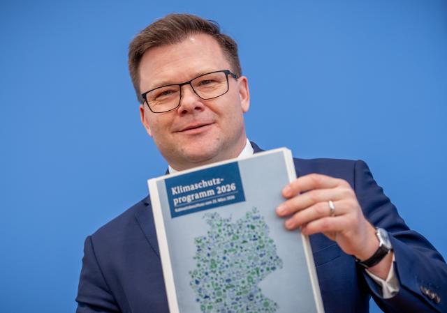 25 March 2026, Berlin: Carsten Schneider, German Minister for the Environment, Climate Protection, Nature Conservation and Nuclear Safety, presents the German government's 2026 climate protection program. Photo: Michael Kappeler/dpa
