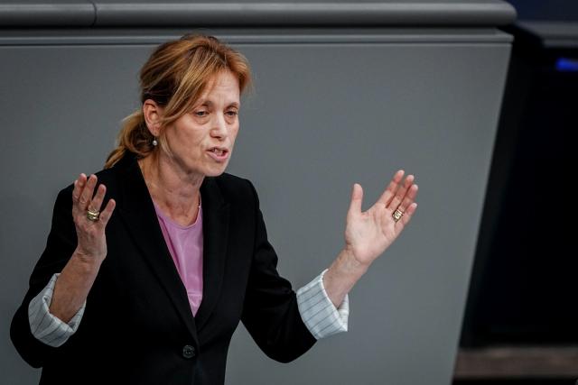 25 March 2026, Berlin: Karin Prien, Germany's Minister for Education, Family Affairs, Senior Citizens, Women, and Youth, speaks 
during a plenary session of the German Bundestag in a special debate on 'Violence against Women and Girls'. Photo: Kay Nietfeld/dpa