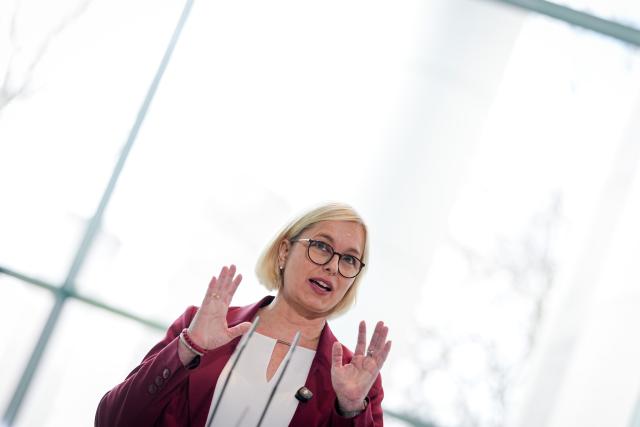25 March 2026, Berlin: Christiane Schenderlein, Minister of State for Sports and Volunteer Work, delivers a press statement at the Federal Chancellery regarding the Federal Cabinet's decision on the Sports Promotion Act, which includes the establishment of a top-level sports agency. Photo: Kay Nietfeld/dpa