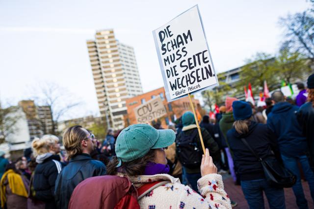 25 March 2026, Lower Saxony, Hanover: A sign bearing the quote 'Shame must change sides' by Gisele Pelicot is seen at the 'Stop Sexual Violence' rally. Photo: Moritz Frankenberg/dpa