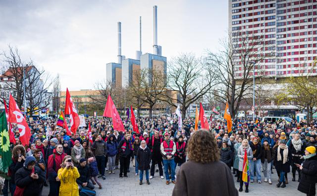 25 March 2026, Lower Saxony, Hanover: People take part in the "Stop Sexual Violence" rally. Photo: Moritz Frankenberg/dpa