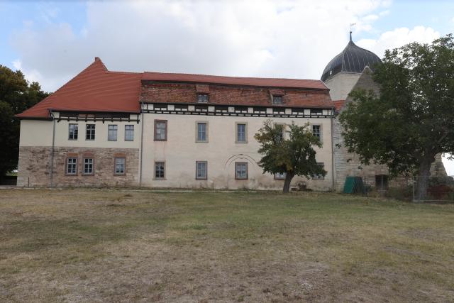 FILED - 11 September 2022, Thuringia, Weissensee: A general view of the Runneburg Castle in Weissensee. Parts of a 12th-century castle were damaged in a fire in the central German state of Thuringia, police said early on Thursday. Photo: Bodo Schackow/dpa