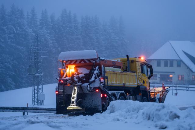 26 March 2026, Baden-Wuerttemberg, Voehrenbach: A snowplow from the winter maintenance department clears fresh snow from a road near Voehrenbach. Photo: Silas Stein/dpa