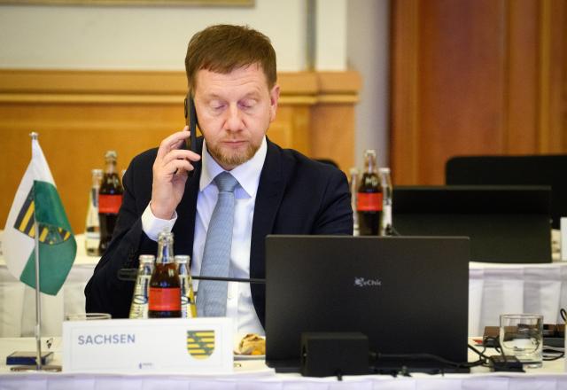 26 March 2026, Berlin: Minister-President of Saxony Michael Kretschmer sits in the Red City Hall before the start of the 56th Regional Conference of the Heads of Government of the Eastern German states. Photo: Bernd von Jutrczenka/dpa