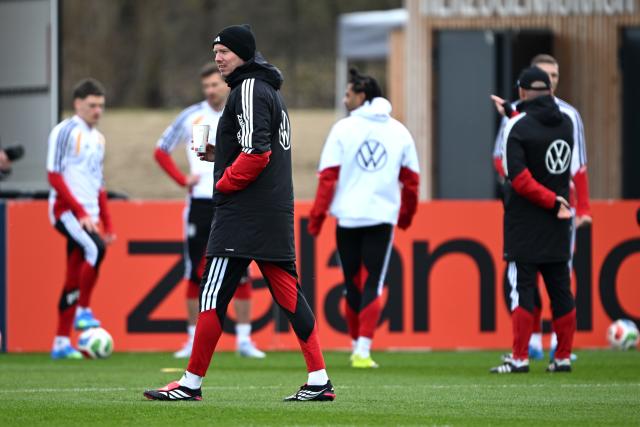 26 March 2026, Bavaria, Herzogenaurach: Germany national team coach Julian Nagelsmann leads a training session, ahead of Friday's international friendly soccer match against Switzerland in preparation for the 2026 FIFA World Cup. Photo: Federico Gambarini/dpa - WICHTIGER HINWEIS: Gemäß den Vorgaben der DFL Deutsche Fußball Liga bzw. des DFB Deutscher Fußball-Bund ist es untersagt, in dem Stadion und/oder vom Spiel angefertigte Fotoaufnahmen in Form von Sequenzbildern und/oder videoähnlichen Fotostrecken zu verwerten bzw. verwerten zu lassen.