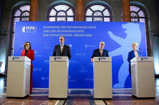 26 March 2026, Berlin: (L-R) Elisabeth Kaiser, Minister of State and Federal Government Commissioner for Eastern Germany; Germany's Chancellor Friedrich Merz; Kai Wegner, Governing Mayor of Berlin; and Manuela Schwesig, Minister-President of Mecklenburg-Western Pomerania, speak at a press conference marking the conclusion of the 56th Regional Conference of the Heads of Government of the eastern German states at the Rotes Rathaus. Berlin assumed the chairmanship of the Conference of Minister Presidents of the Eastern German States (MPK-Ost) from the Free State of Thuringia on 01 December 2025. Photo: Bernd von Jutrczenka/dpa