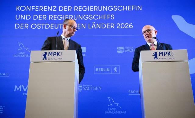 26 March 2026, Berlin: Germany's Chancellor Friedrich Merz (L) and Kai Wegner, Governing Mayor of Berlin, speak at a press conference marking the conclusion of the 56th Regional Conference of the Heads of Government of the eastern German states at the Rotes Rathaus. Berlin assumed the chairmanship of the Conference of Minister Presidents of the Eastern German States (MPK-Ost) from the Free State of Thuringia on 01 December 2025. Photo: Bernd von Jutrczenka/dpa