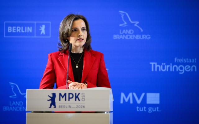 26 March 2026, Berlin: Elisabeth Kaiser, Minister of State and Germany's Government Commissioner for Eastern Germany, speaks at a press conference marking the conclusion of the 56th Regional Conference of the Heads of Government of the eastern German states at the Rotes Rathaus. Berlin assumed the chairmanship of the Conference of Minister Presidents of the Eastern German States (MPK-Ost) from the Free State of Thuringia on 01 December 2025. Photo: Bernd von Jutrczenka/dpa