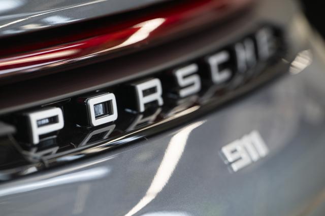 FILED - 06 March 2026, Baden-Wuerttemberg, Stuttgart: A view of the rear of a Porsche 911 sports car in a light tunnel at the Porsche AG production facility at its main plant in Zuffenhausen. Photo: Marijan Murat/dpa