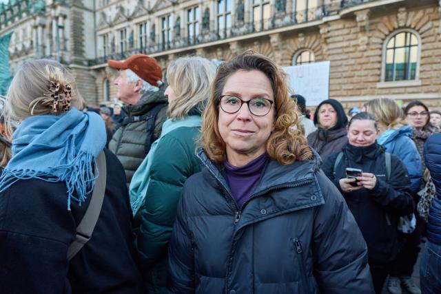26 March 2026, Hamburg: Carola Veit, President of the Hamburg Parliament, takes part in a demonstration against sexual violence targeting women at Rathausmarkt. Photo: Georg Wendt/dpa