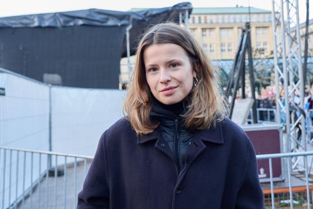 26 March 2026, Hamburg: Luisa Neubauer, climate activist, stands next to the stage at Rathausmarkt during a demonstration against sexual violence targeting women. Photo: Georg Wendt/dpa