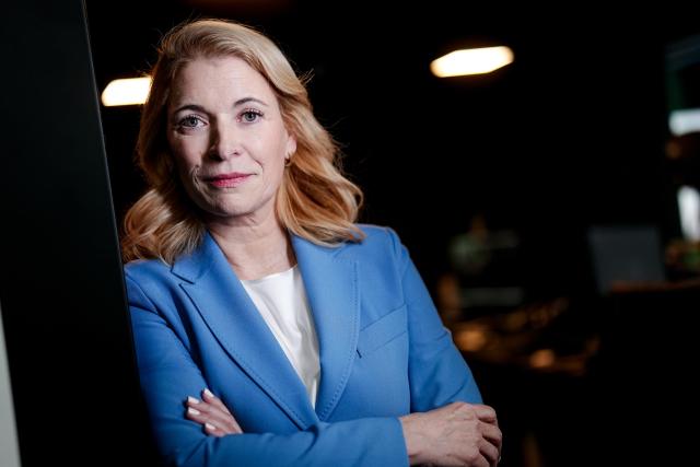 FILED - 25 February 2026, Berlin: Evelyn Palla, CEO of Deutsche Bahn, looks into the photographer's camera during an interview with the German Press Agency. Photo: Kay Nietfeld/dpa