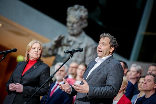 27 March 2026, Berlin: Baerbel Bas (L), Germany's Minister of Labor and Social Affairs and Social Democratic Party (SPD) Party Chair, and Lars Klingbeil, Germany's Minister of Finance, Vice Chancellor, and SPD Federal Chair, hold a press conference in front of the SPD Executive Committee at the Willy-Brandt-Haus following a special meeting on the party's reform agenda. Photo: Kay Nietfeld/dpa
