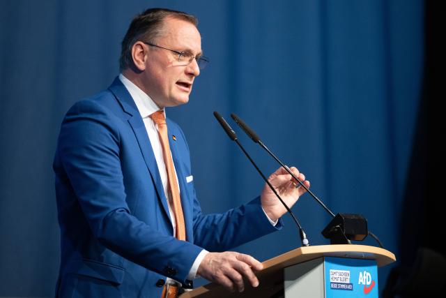 28 March 2026, Saxony, Loebau: Tino Chrupalla, federal chairman of the Alternative for Germany (AfD) and leader of the AfD parliamentary group, speaks at the AfD Saxony state party convention at the Loebau Exhibition and Event Park. Photo: Sebastian Kahnert/dpa
