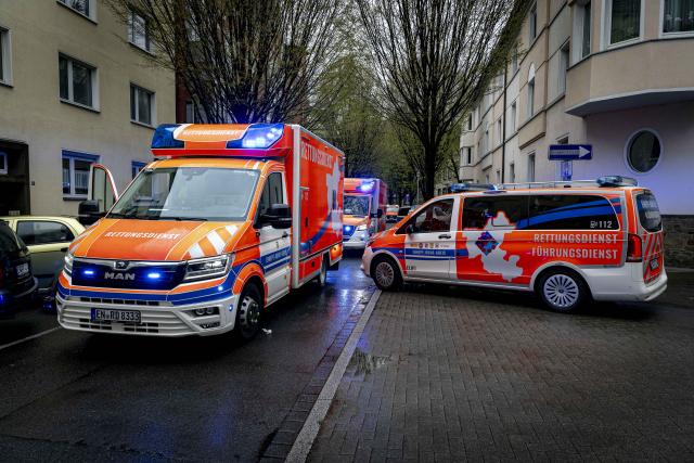 28 March 2026, North Rhine-Westphalia, Witten: Police and emergency personnel seen on the scene on a street in Witten, where a 13-year-old boy has died after being stabbed. Photo: Justin Brosch/dpa