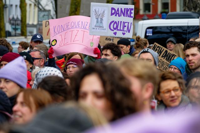 28 March 2026, North Rhine-Westphalia, Cologne: Several hundred people take part in a demonstration 'Against Patriarchal Violence.' Photo: Henning Kaiser/dpa