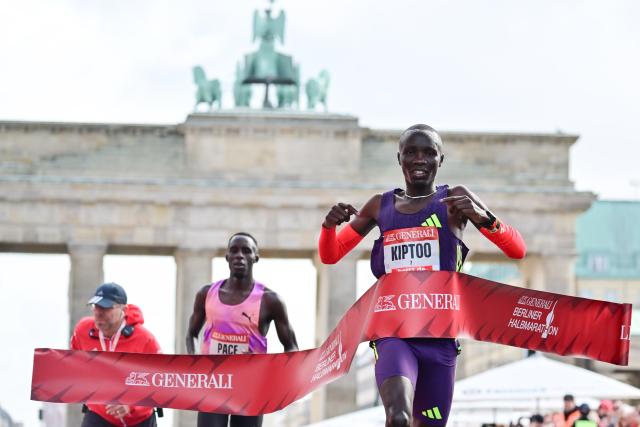 29 March 2026, Berlin: Andrea Kiptoo crosses the finish line first during the Berlin Half Marathon. Photo: Sebastian Christoph Gollnow/dpa