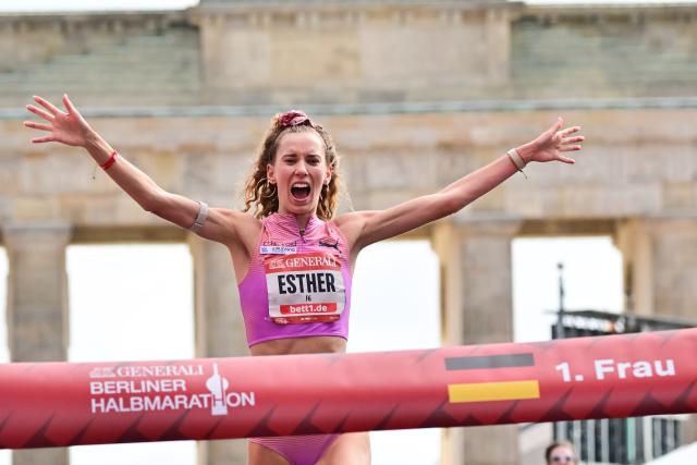 29 March 2026, Berlin: Esthers Pfeiffer crosses the finish line during the Berlin Half Marathon. Photo: Sebastian Christoph Gollnow/dpa