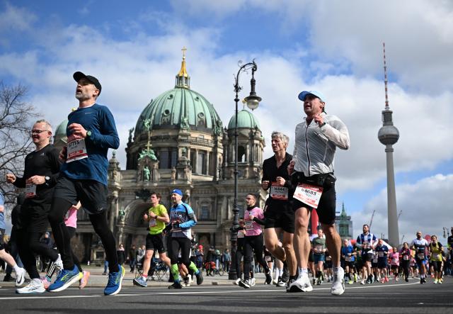 29 March 2026, Berlin: Runners take to the streets for the Berlin Half Marathon. Photo: Markus Lenhardt/dpa
