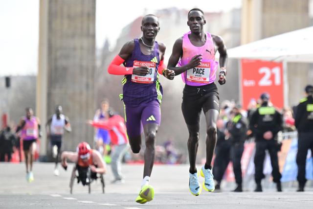 29 March 2026, Berlin: Andrea Kiptoo (L) runs ahead of Dennis Kipkemoi (R) during the Berlin Half Marathon. Photo: Sebastian Christoph Gollnow/dpa