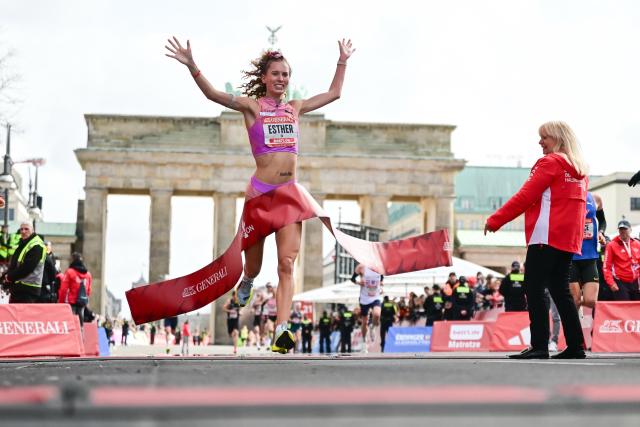 29 March 2026, Berlin: Esthers Pfeiffer crosses the finish line as the fastest German during the Berlin Half Marathon. Photo: Sebastian Christoph Gollnow/dpa