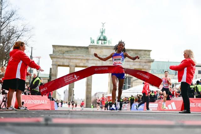 29 March 2026, Berlin: Likina Amebaw crosses the finish line during the Berlin Half Marathon. Photo: Sebastian Christoph Gollnow/dpa
