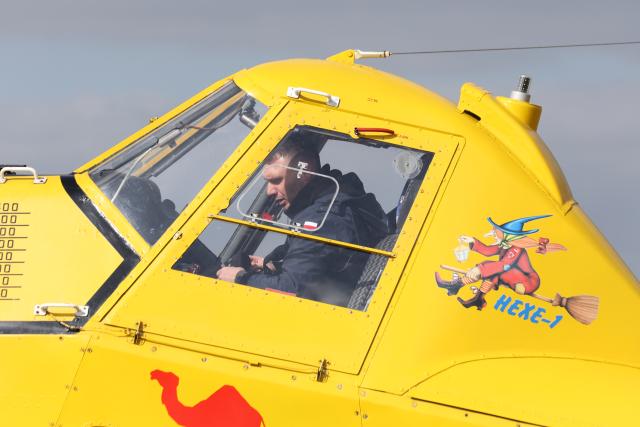 PRODUCTION - 29 March 2026, Saxony-Anhalt, Ballenstedt: The firefighting aircraft "Hexe 1" lands at Ballenstedt Airport. With the start of the wildfire season the aircraft will be available to the Harz district to assist in wildfire suppression efforts. Photo: Matthias Bein/dpa