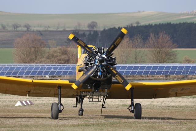 PRODUCTION - 29 March 2026, Saxony-Anhalt, Ballenstedt: The firefighting aircraft "Hexe 1" lands at Ballenstedt Airport. With the start of the wildfire season the aircraft will be available to the Harz district to assist in wildfire suppression efforts. Photo: Matthias Bein/dpa