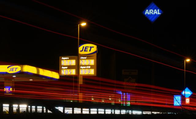 30 March 2026, Saxony, Chemnitz: The lights of passing cars can be seen in front of the price board of a petrol station in Chemnitz. The trucks supply petrol stations in the region. Due to the war in Iran and the associated blockade of the Strait of Hormuz, fuel prices in Germany have risen significantly. Photo: Hendrik Schmidt/dpa