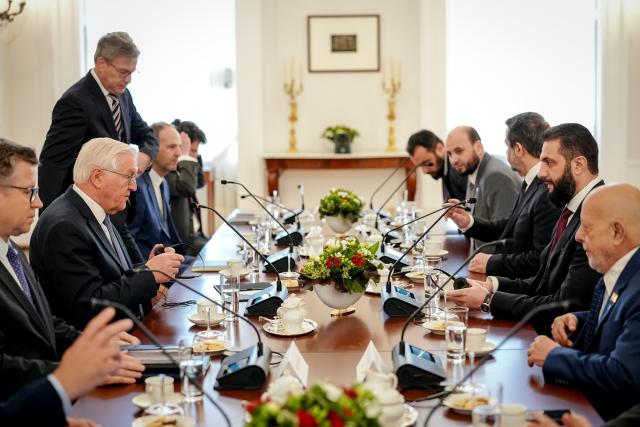 30 March 2026, Berlin: German President Frank-Walter Steinmeier (2nd L) meets with Syria's interim president Ahmed al-Sharaa (2d R) at the Bellevue Palace in Berlin. Photo: Kay Nietfeld/dpa