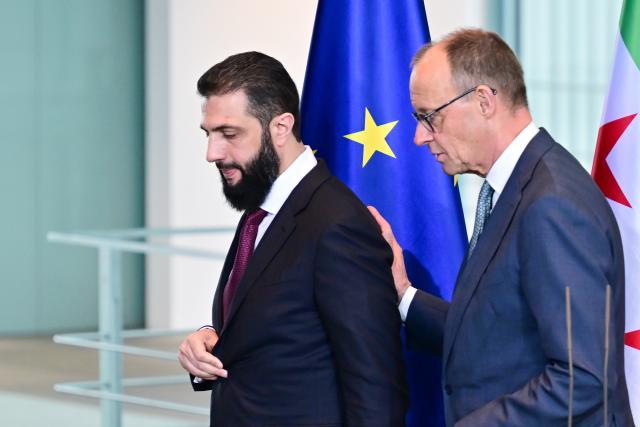 30 March 2026, Berlin: German Chancellor Friedrich Merz (R) and Syria's interim president Ahmed al-Sharaa leave after their joint press conference at the Federal Chancellery in Berlin. Photo: Sebastian Christoph Gollnow/dpa
