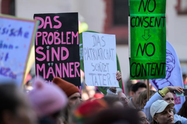 30 March 2026, Hesse, Frankfurt/Main: People hold signs reading "The problem is men," "Patriarchy protects perpetrators!" and "No consent, no content" at a demonstration against structural violence against women in Frankfurt am Main. Photo: Hannes P. Albert/dpa