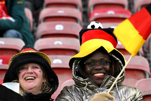 30 March 2026, Baden-Wuerttemberg, Stuttgart: Germany fans cheer in the stands prior to the start of the International Friendly soccer match between Germany and Ghana at MHP Arena. Photo: Marijan Murat/dpa - WICHTIGER HINWEIS: Gemäß den Vorgaben der DFL Deutsche Fußball Liga bzw. des DFB Deutscher Fußball-Bund ist es untersagt, in dem Stadion und/oder vom Spiel angefertigte Fotoaufnahmen in Form von Sequenzbildern und/oder videoähnlichen Fotostrecken zu verwerten bzw. verwerten zu lassen.