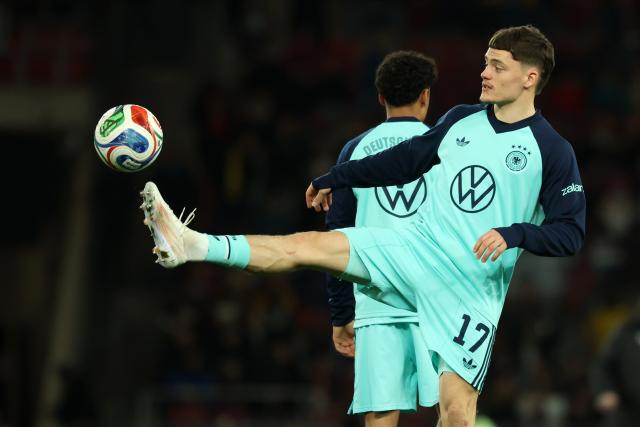 30 March 2026, Baden-Wuerttemberg, Stuttgart: Germany's Florian Wirtz warms up prior to the start of the International Friendly soccer match between Germany and Ghana at MHP Arena. Photo: Christian Charisius/dpa - WICHTIGER HINWEIS: Gemäß den Vorgaben der DFL Deutsche Fußball Liga bzw. des DFB Deutscher Fußball-Bund ist es untersagt, in dem Stadion und/oder vom Spiel angefertigte Fotoaufnahmen in Form von Sequenzbildern und/oder videoähnlichen Fotostrecken zu verwerten bzw. verwerten zu lassen.