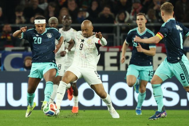 30 March 2026, Baden-Wuerttemberg, Stuttgart: Ghana's Jordan Ayew and Germany's Serge Gnabry (L) battle for the ball during the International Friendly soccer match between Germany and Ghana at MHP Arena. Photo: Christian Charisius/dpa - WICHTIGER HINWEIS: Gemäß den Vorgaben der DFL Deutsche Fußball Liga bzw. des DFB Deutscher Fußball-Bund ist es untersagt, in dem Stadion und/oder vom Spiel angefertigte Fotoaufnahmen in Form von Sequenzbildern und/oder videoähnlichen Fotostrecken zu verwerten bzw. verwerten zu lassen.