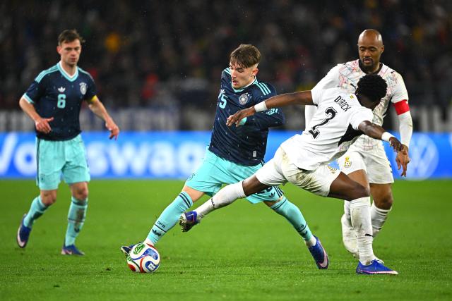 30 March 2026, Baden-Wuerttemberg, Stuttgart: Ghana's Derrick Koehn and Germany's Lennart Karl (L) battle for the ball during the International Friendly soccer match between Germany and Ghana at MHP Arena. Photo: Tom Weller/dpa - WICHTIGER HINWEIS: Gemäß den Vorgaben der DFL Deutsche Fußball Liga bzw. des DFB Deutscher Fußball-Bund ist es untersagt, in dem Stadion und/oder vom Spiel angefertigte Fotoaufnahmen in Form von Sequenzbildern und/oder videoähnlichen Fotostrecken zu verwerten bzw. verwerten zu lassen.